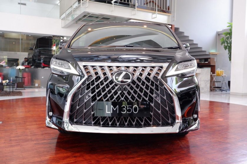 Lexus lm350