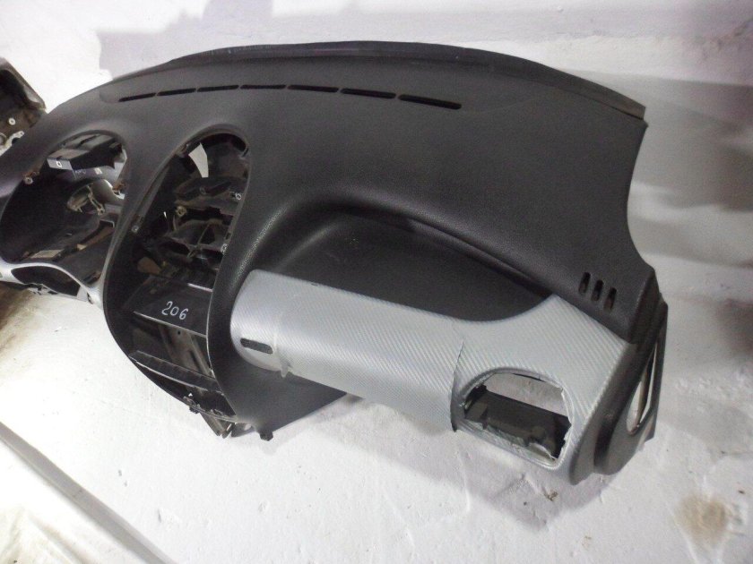 Торпедо Пежо 208 2014