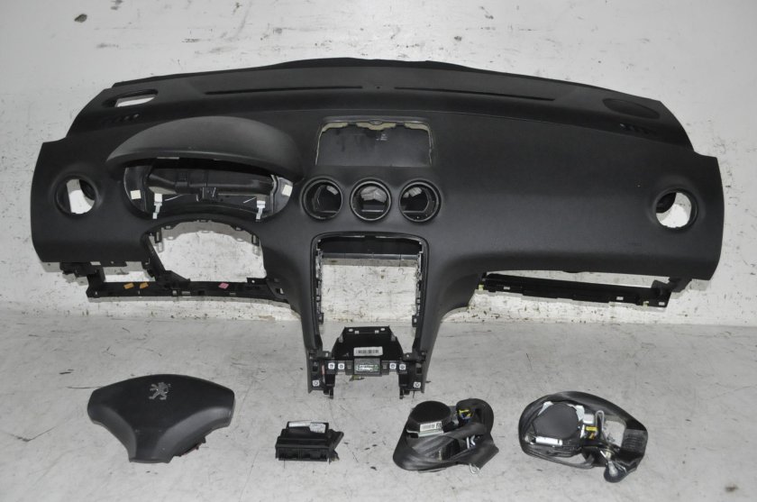 Peugeot 308 панель приборов