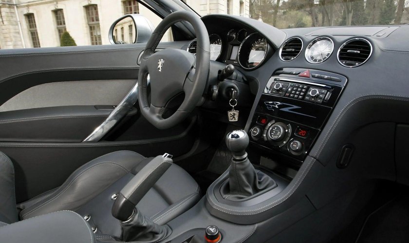 Peugeot 308 RCZ салон