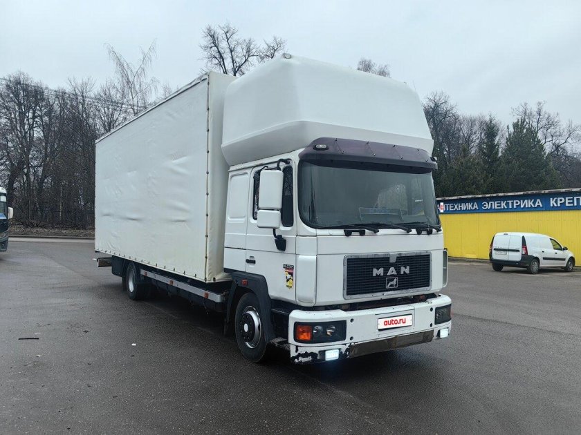 Тентованный грузовик