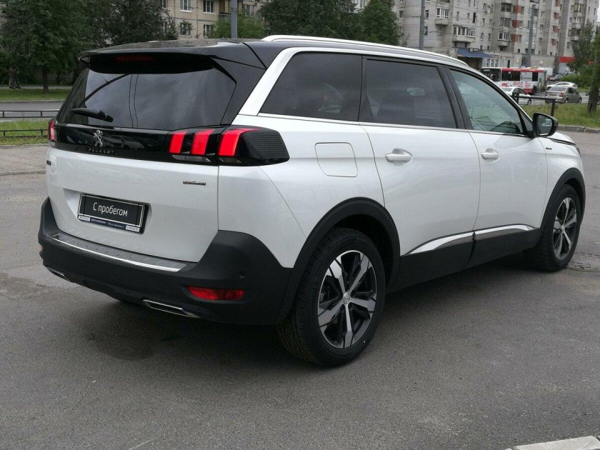 Peugeot 5008 белая