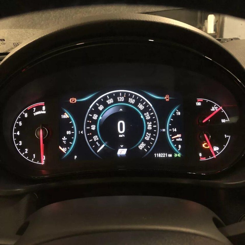 Приборная панель Инсигния