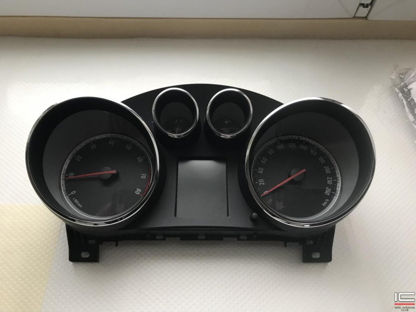 Панель Опель Инсигния 2012