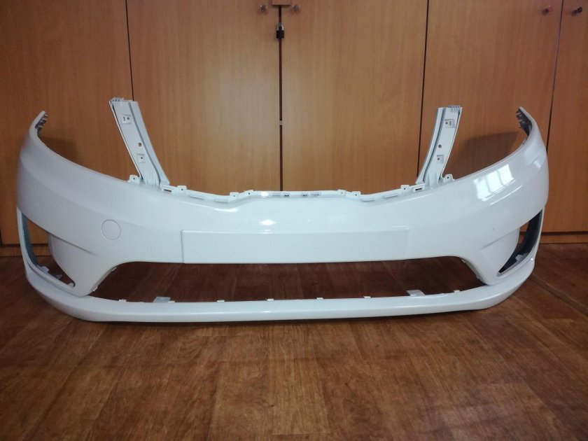 Бампер передний Kia Rio с 2009-2015 белый pgu