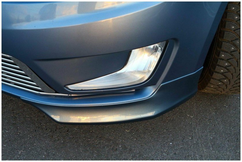 Накладка на передний бампер Киа Рио 3