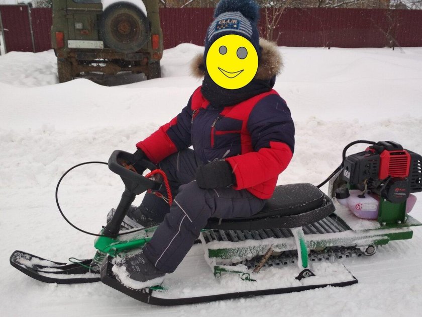 Детский снегокат с мотором