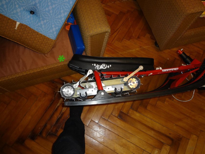 Гусеничный модуль с 2т двигателем 52 см3 для снегокатов, мотосаней.