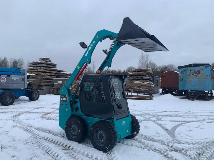 Мини-погрузчик Sunward swl2820