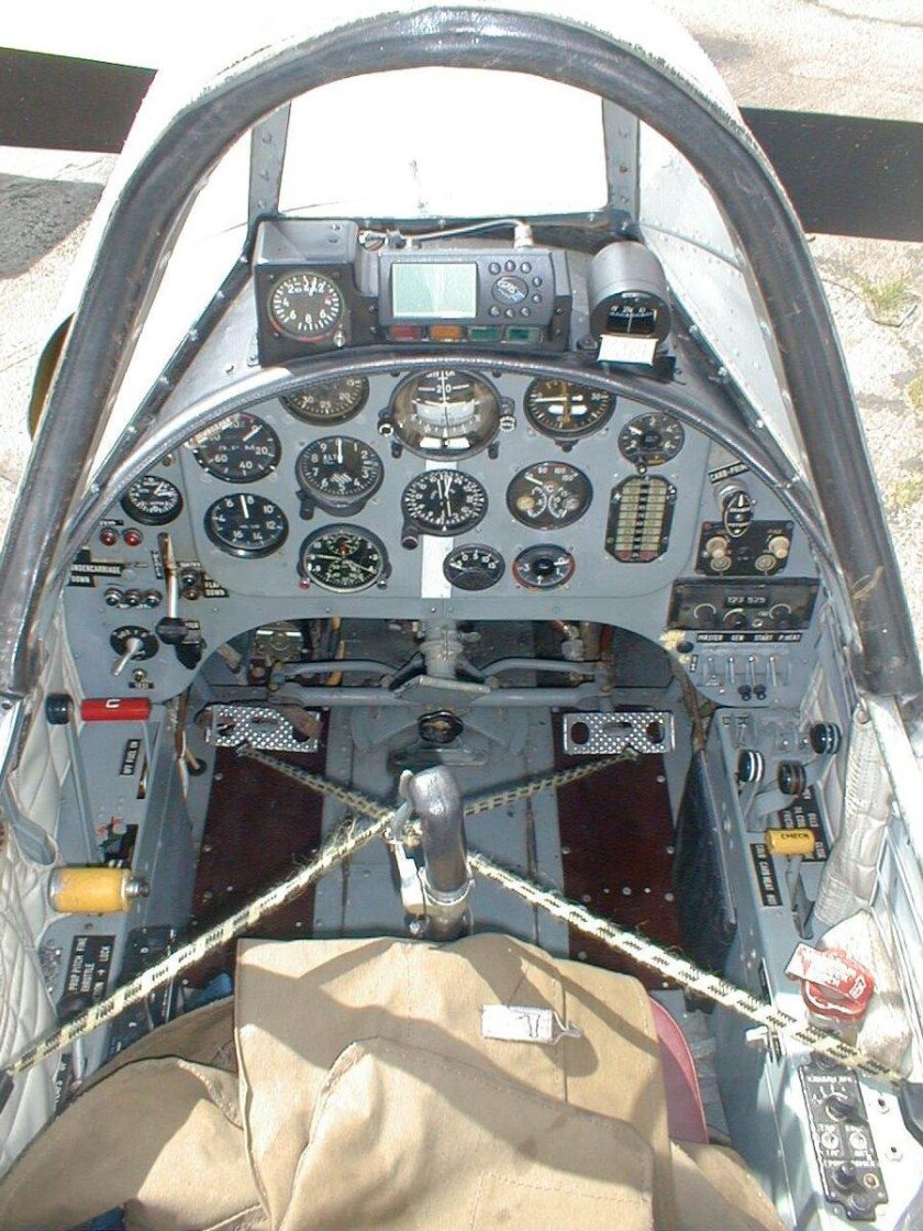 Як 52 кабина приборная панель