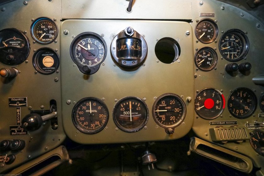 Як-9д кабина