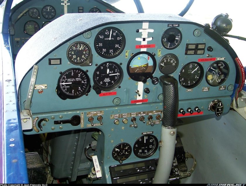 Приборная панель самолёта як-52