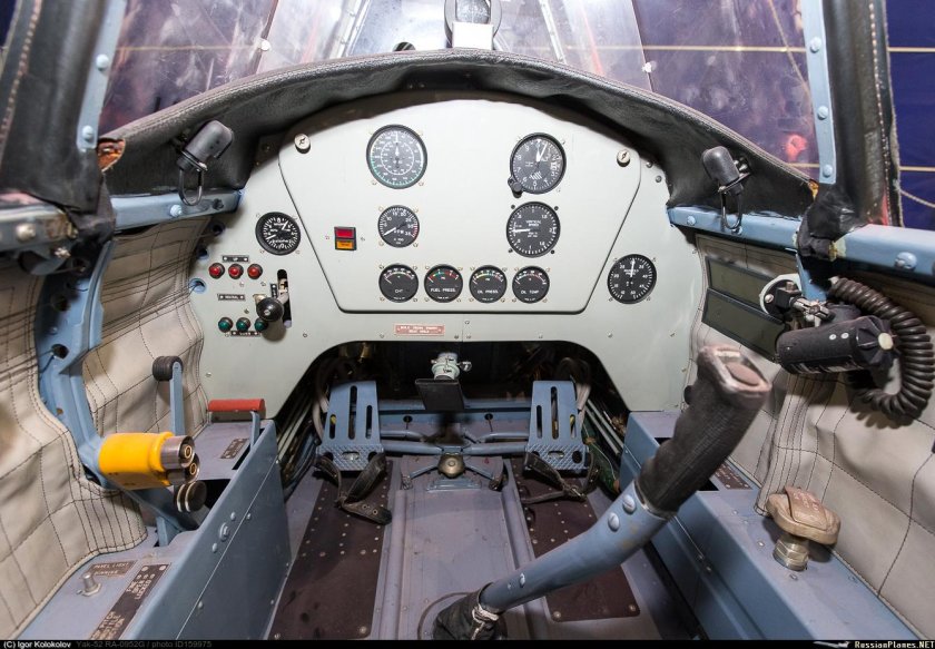 Як 52 кабина