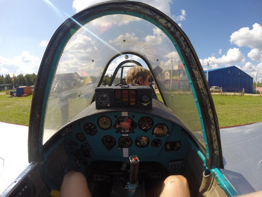 Полет на як 52