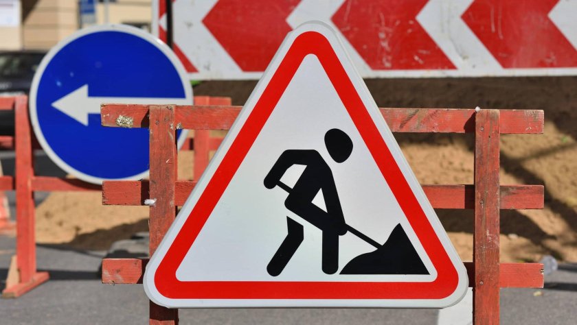 Дорожный знак ремонтные работы