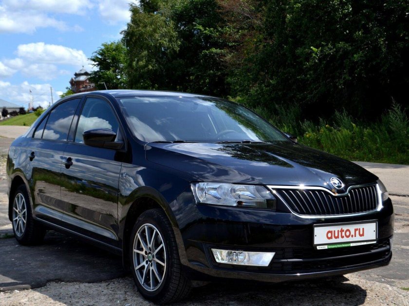 Шкода Рапид черная фото