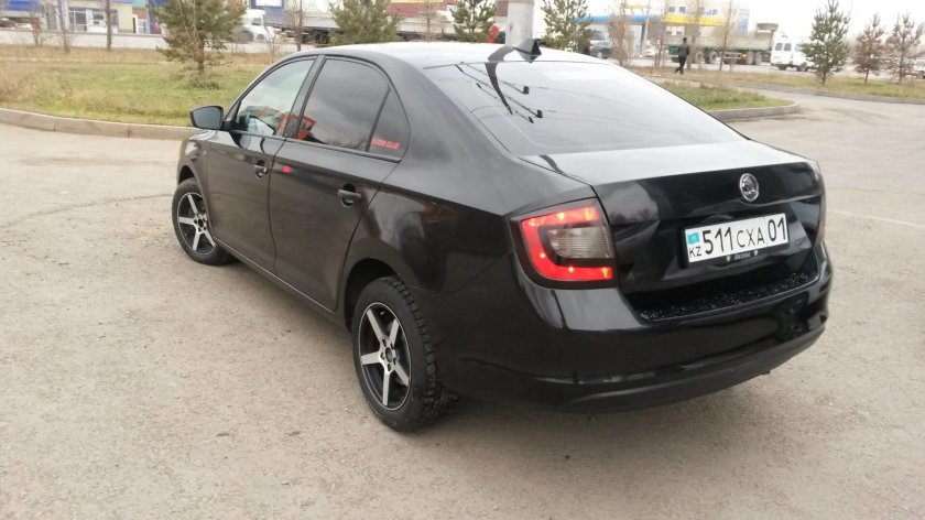 Шкода Рапид черная матовая