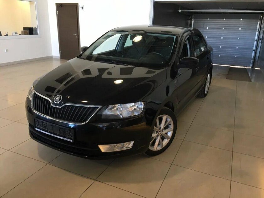 Skoda Rapid черная