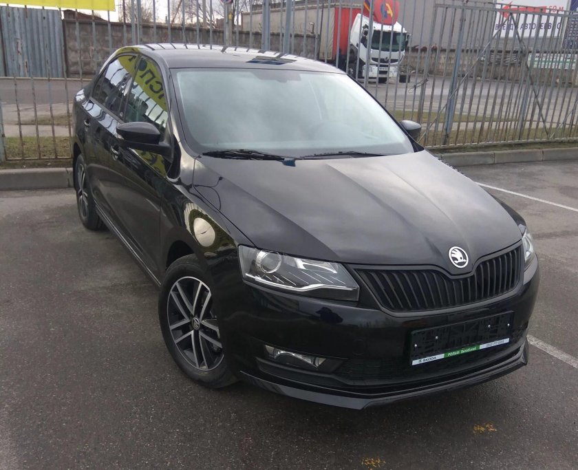 Шкода Рапид черная