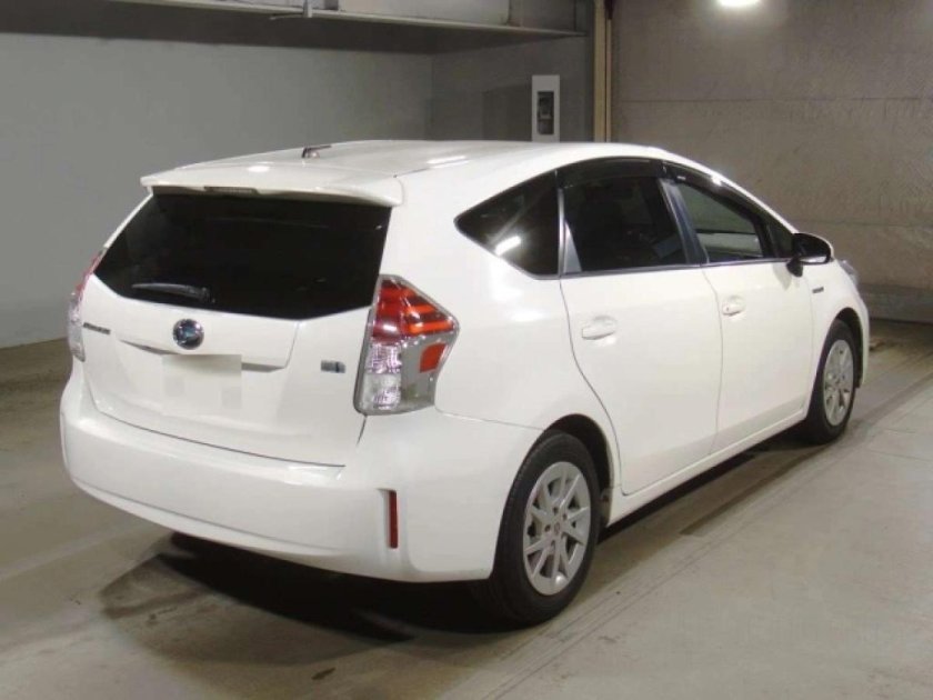 Toyota prius alpha 2012