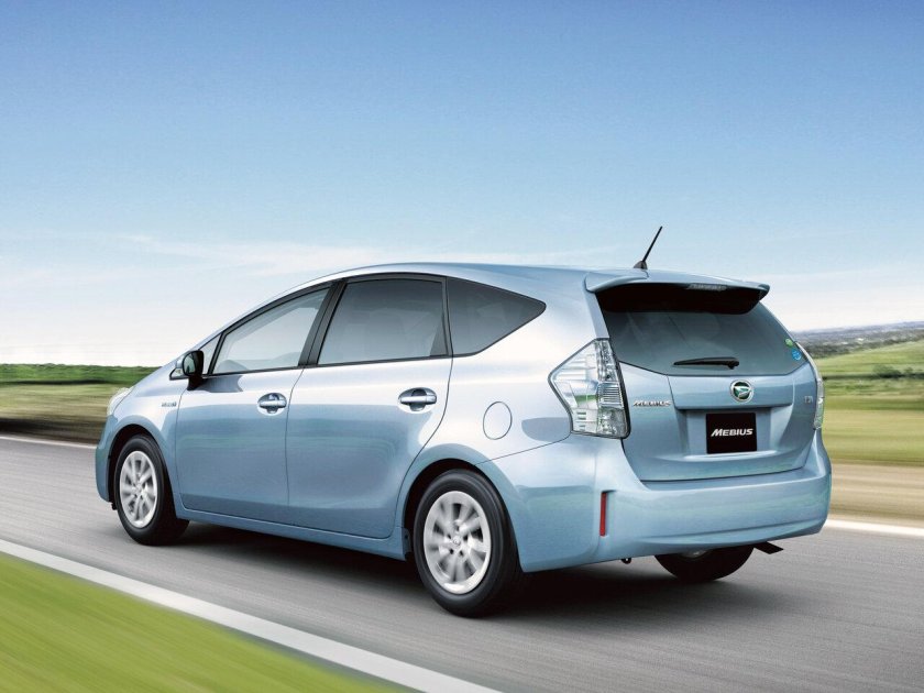 Toyota Prius v ( ) 2013