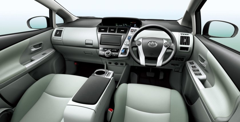 Daihatsu Mebius 2013