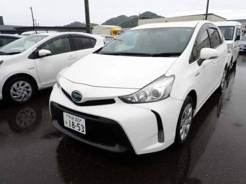 Toyota prius alpha 2016