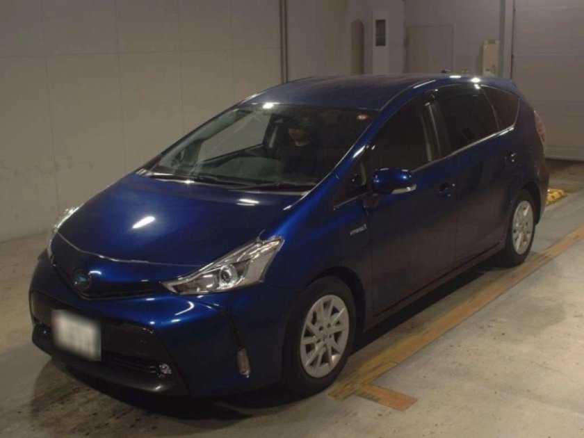 Toyota prius alpha 2012