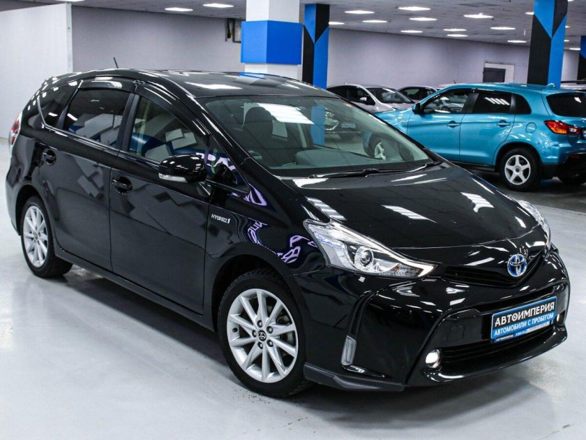 Toyota prius alpha 2012