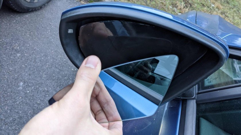 Отклеилось боковое зеркало Volkswagen Golf Plus