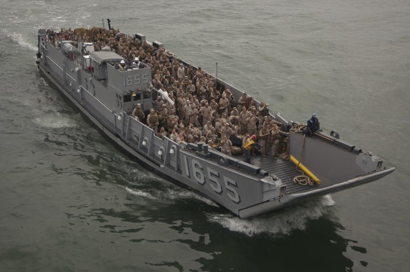 Десантный катер LCU 1610