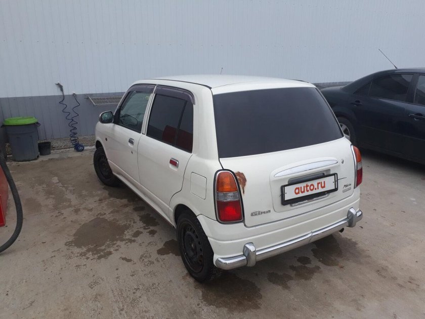 Daihatsu mira 2001