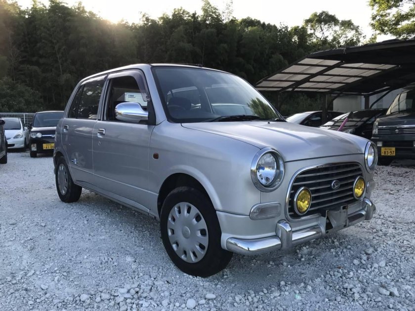Daihatsu mira gino