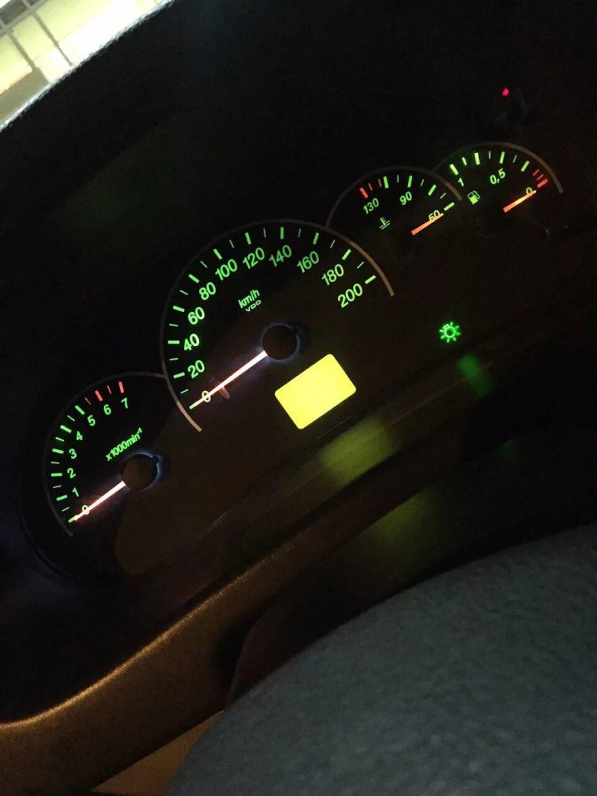 Щиток приборов Лада Приора 1