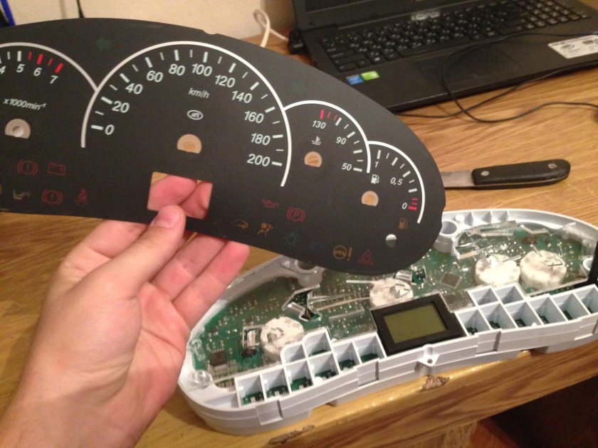 Датчик на приборной панели Приора 1