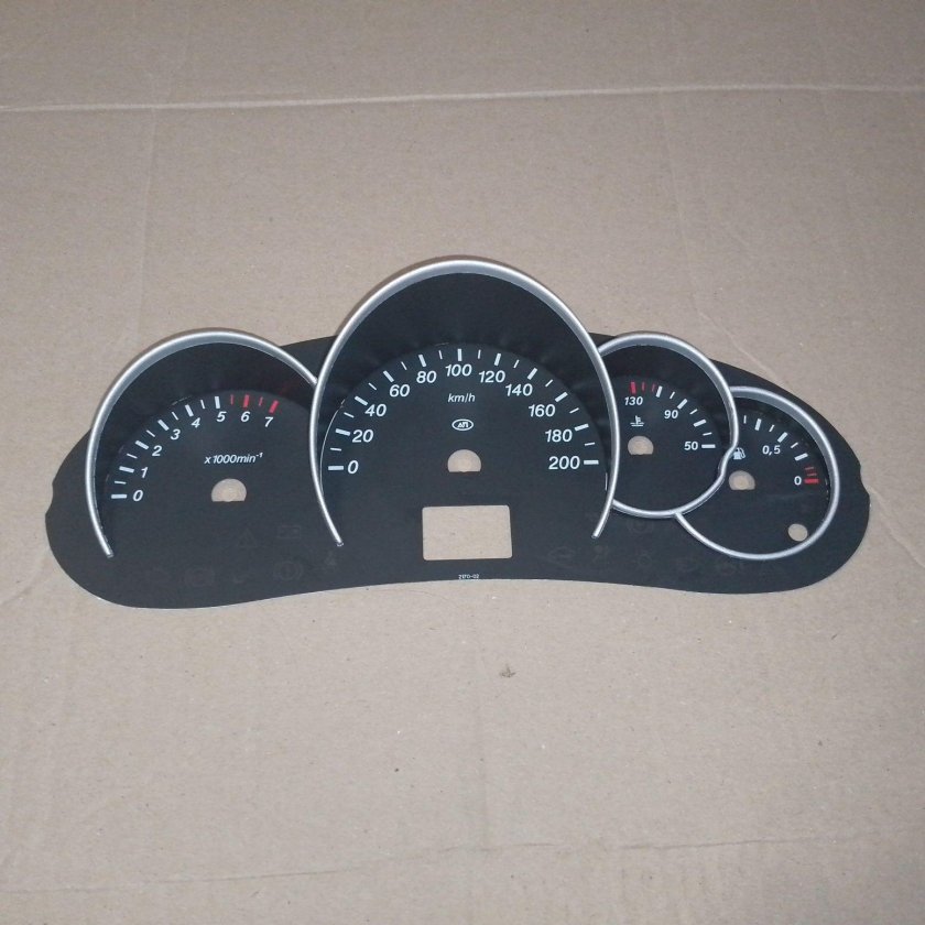 Накладка на приборную панель приора 1