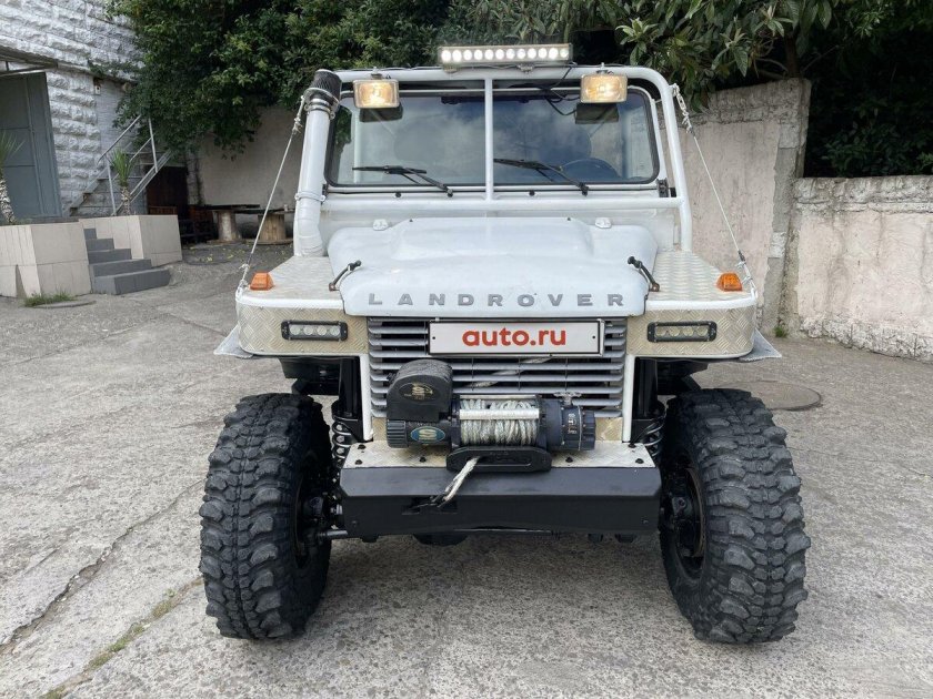 Внедорожник land rover defender