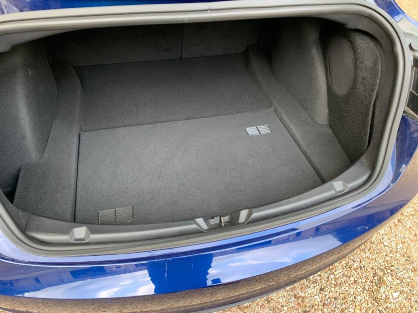 Багажник Тесла 3