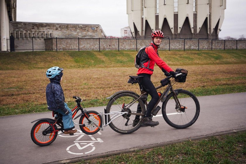 Хасбик на велосипеде