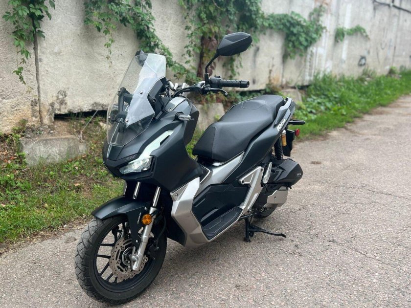 Honda adv 150