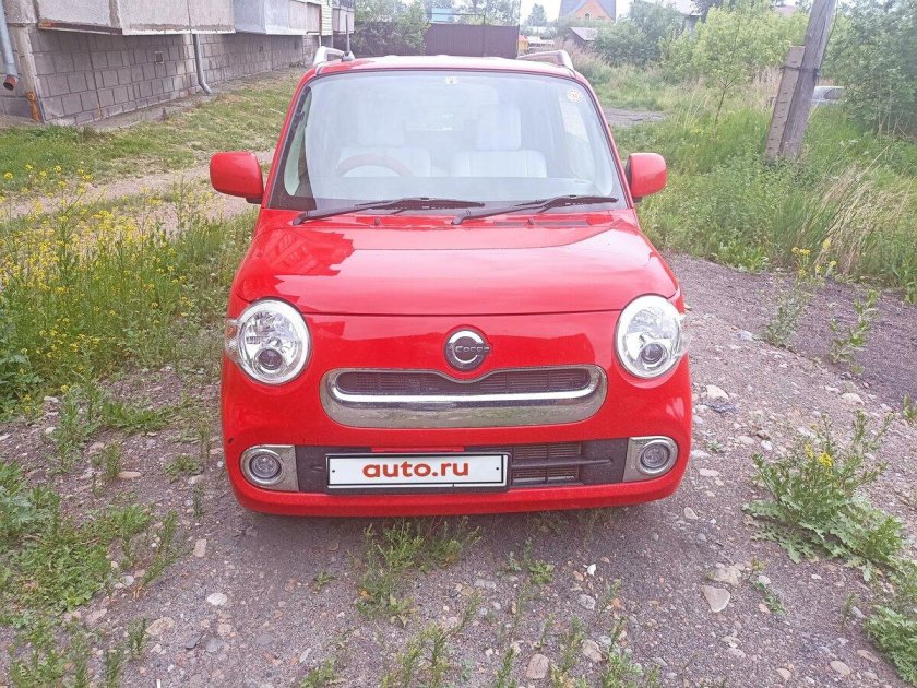 Daihatsu красный