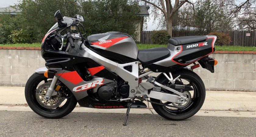 Honda cbr 900 rr