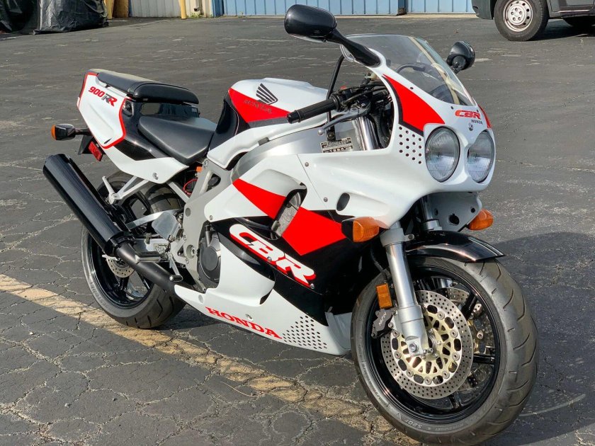 Хонда СБР 900