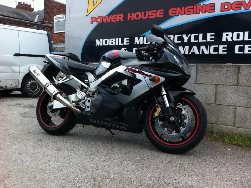 Хонда RR 900 обои на тел