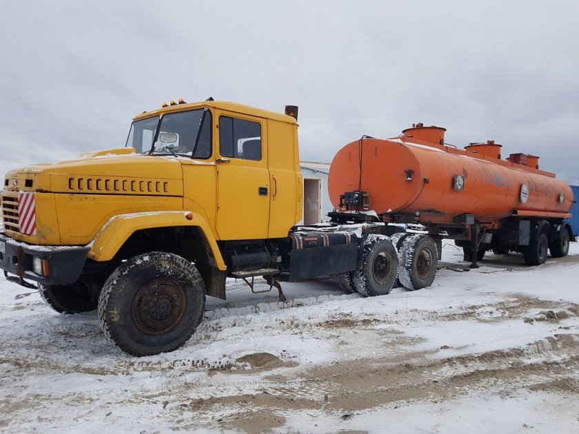 Седельный тягач КРАЗ 6443 со спальником