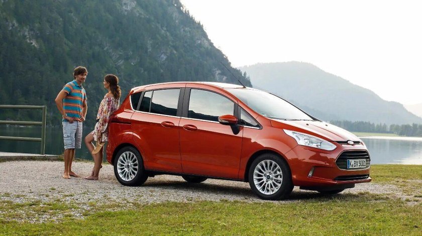 B-Max Mini MPV 2012-