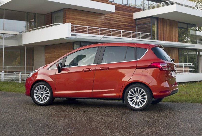 B-Max Mini MPV 2012-