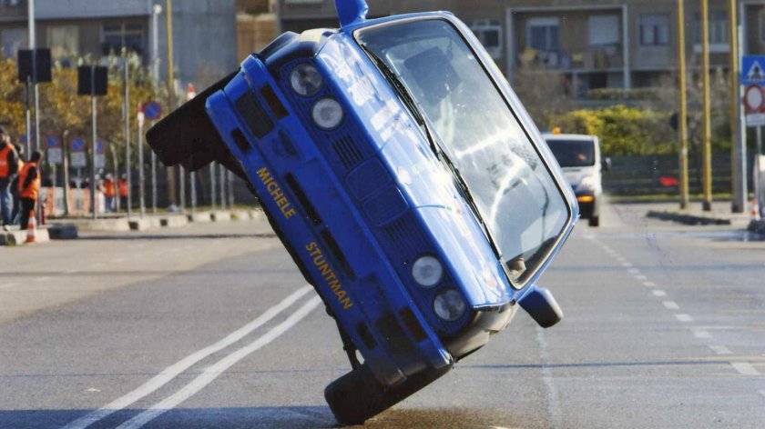 Машина на двух колесах