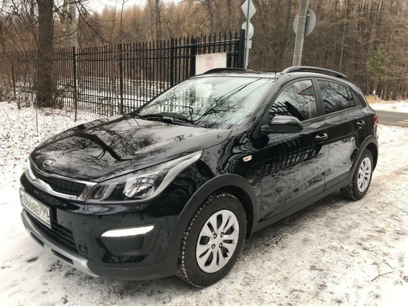 Kia Rio x-line черная