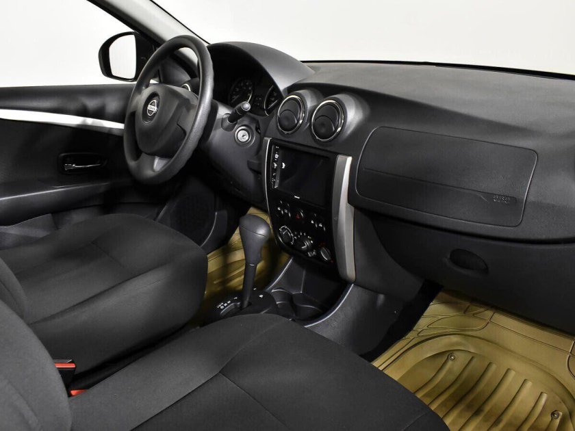 Nissan Almera 2013 салон
